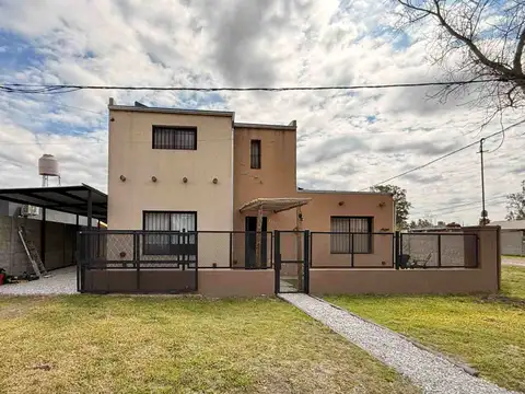 VENTA DE CASA DE 3 DORMITORIOS EN ROLDAN