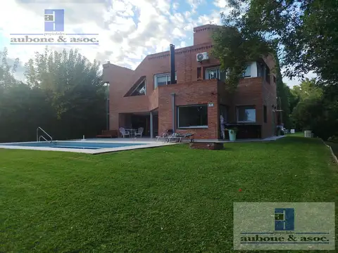 Casa 5 ambientes con 3 baños