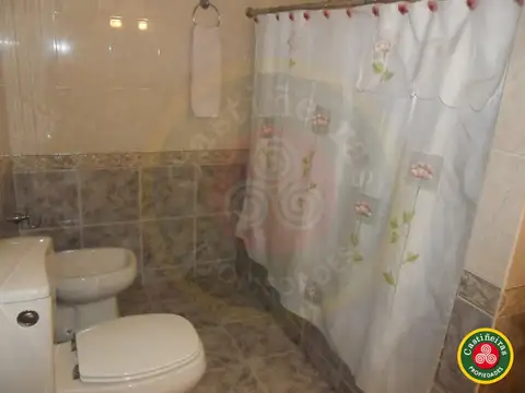 Casa 6 ambientes con 2 baños