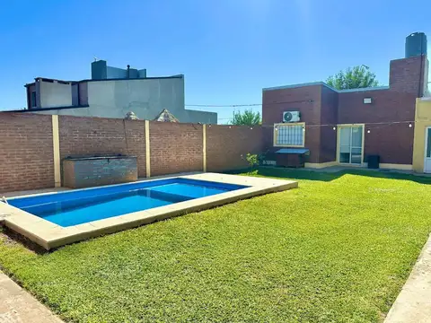 SE VENDE CASA PATIO/PILETA Y QUINCHO EN PRADERA II
