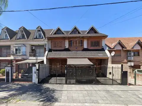 ALQUILER TRIPLEX DE 4 AMBIENTES CON COCHERA SEMICUBIERTA Y PATIO CON PARRILLA, RAMOS MEJIA