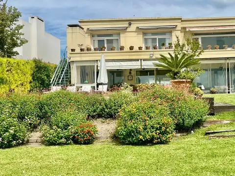 Casa en venta en Santa Barbara al Lago Central con 6 dormitorios