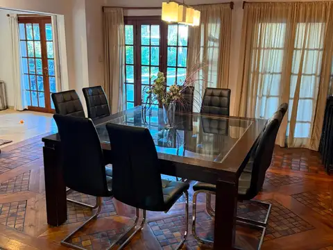 Casa en Venta con 3 cocheras
