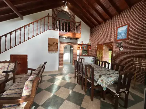 Casa 4 ambientes con 2 baños