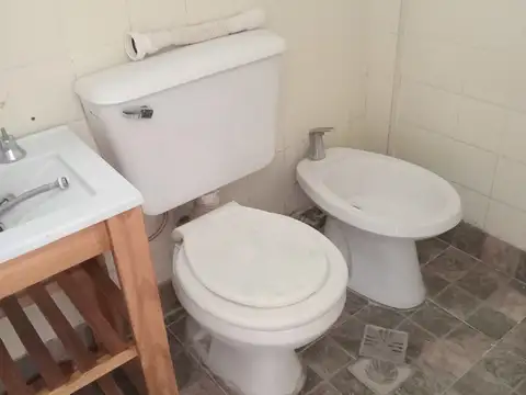 3 Ambientes al frente con balcon - RECICLADO A NUEVO  