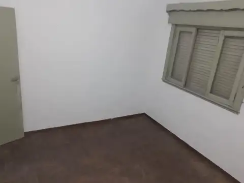 TIPO CASA DE 3 AMBIENTES   CON TERRAZA PROPIA   A 3 CUADRAS DE AV.SÁENZ   NO PAGA EXPENSAS ESCUCHO OFERTA URGENTE 