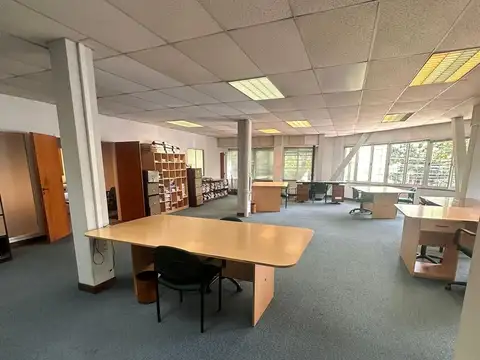 OFICINA EN ALQUILER 5 DESPACHOS 1 SALON - EN ESQUINA - MONSERRAT - SUPER LUMINOSA- EQUIPADA