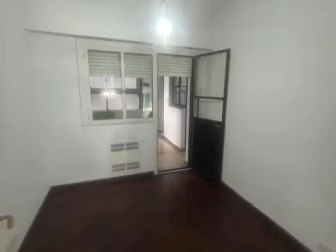 Excelente Oficina Apto Profesional con Balcón al Frente – Barrio Norte