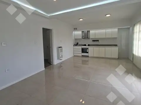 Casa en Alquiler con 1 cochera