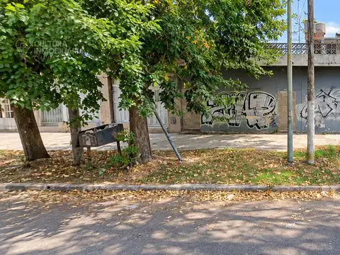 VENTA DE LOTE CON LOCALES SANTA TERESITA