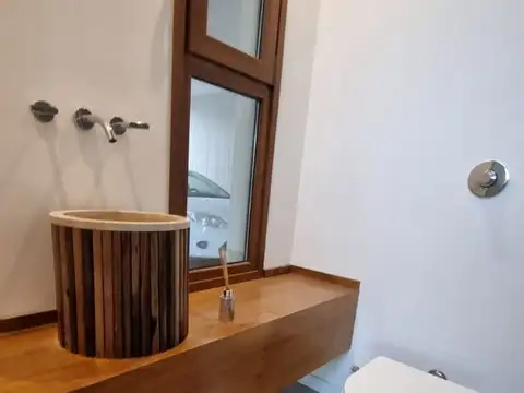 VENTA CASA 5AMB c/DEP LOTE INTERNO CARPINCHOS