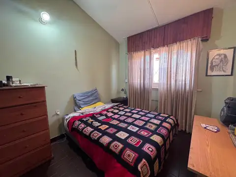 VENTA - CASA 6 AMBIENTES CON PARQUE- MERLO
