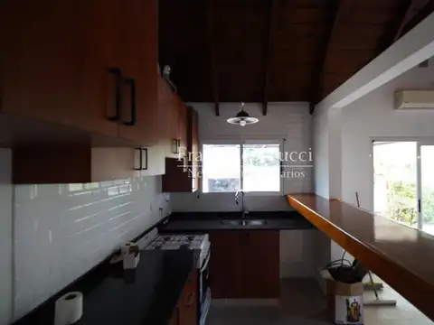 Casa en Alquiler con 2 cocheras