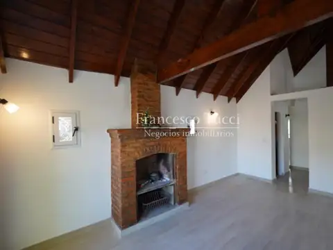 Casa 3 ambientes con 1 baño