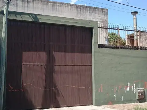 GALPON EN BARRIO ZUMARAN