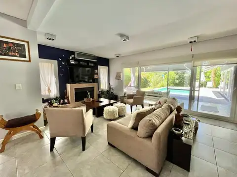 Casa 7 ambientes con 5 baños
