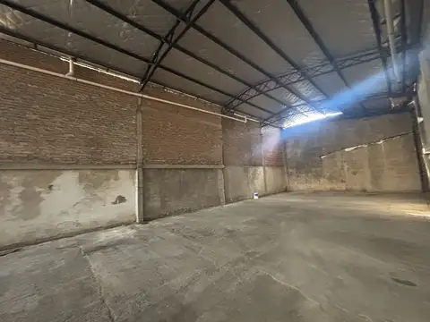 ESPECTACULAR GALPON DE 300 M2