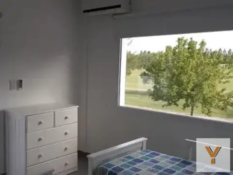 Casa 5 ambientes con 4 baños