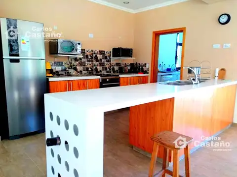 Casa 4 ambientes con 2 baños
