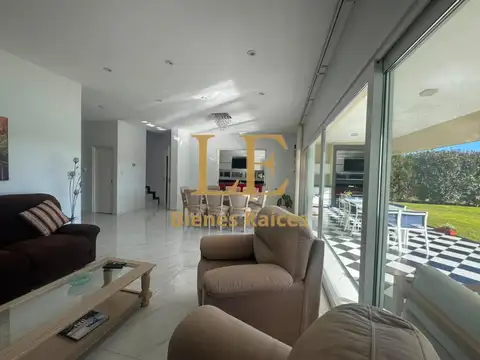 Casa 5 ambientes con 3 baños