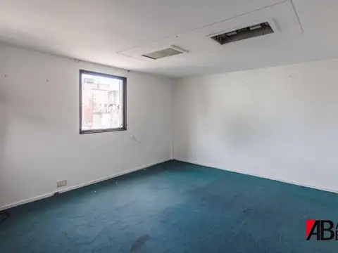 Oficina 4 ambientes con 2 baños