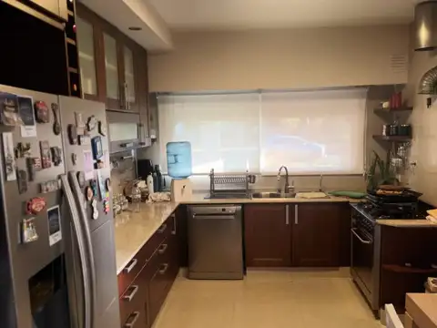 Casa 7 ambientes con 4 baños