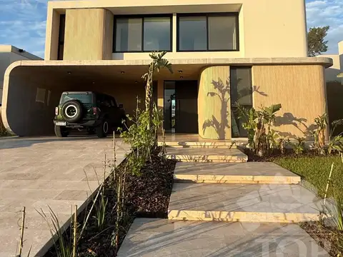 Casa en Venta en Laguna Grande, USD 890.000