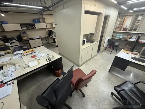 Local Comercial con oficinas y depósito 513m2 Monserrat