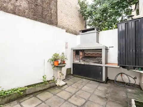 Casa 6 ambientes con 2 baños
