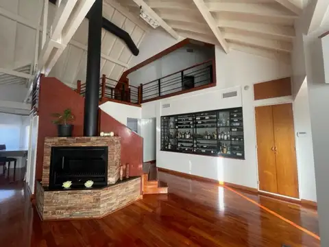Casa en Venta con 5 cocheras