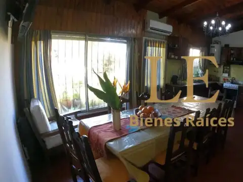 Casa en Venta con 2 cocheras