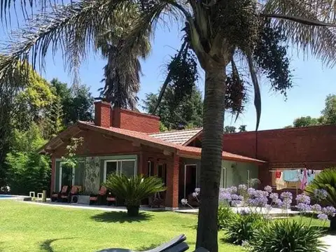 Casa en Alquiler en El Trébol, USD 4.400