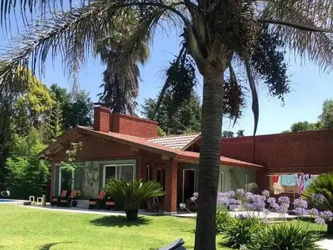Casa en Alquiler en El Trébol, USD 4.400