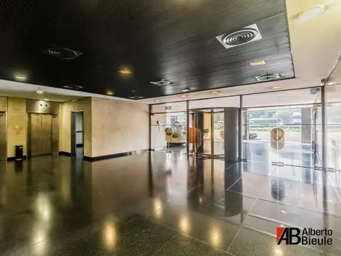 Oficina en Alquiler con 7 cocheras