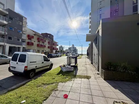 Casa en Alquiler con 2 cocheras