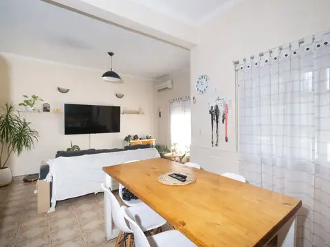 Casa 7 ambientes con 1 baño