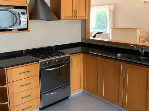 CASA DE 5 AMBIENTES EN VENTA EN LA MARTONA