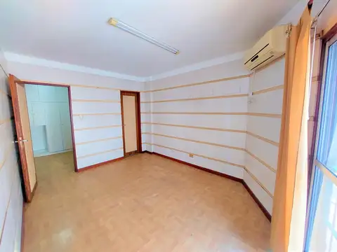 Av Gral San Martin 78 , Piso 1