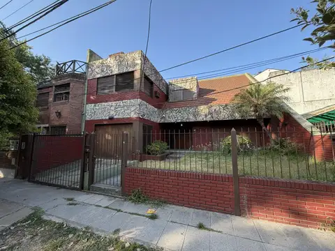 Se Alquila en Ciudad Jardin Chalet 6 Ambientes 3 Baños F: 10955