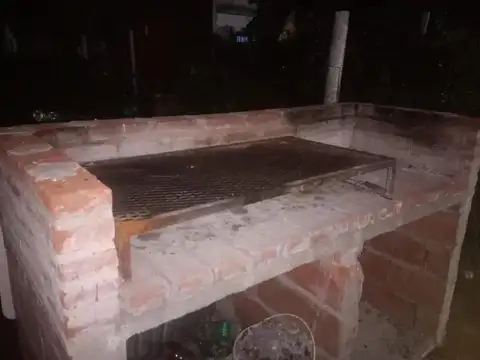 Casa en venta - 4 Dormitorios 4 Baños - San Clemente del Tuyú