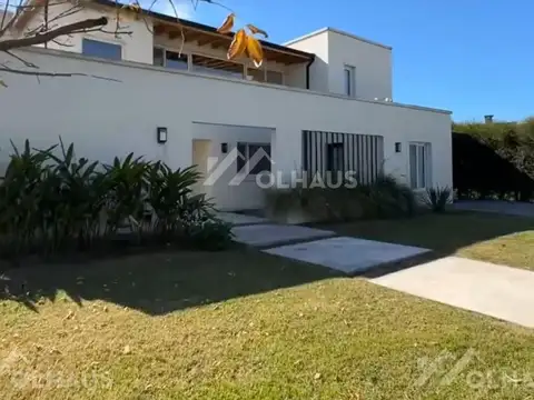 Casa 5 ambientes con 4 baños