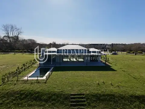 Casa en venta en Pilara sobre cancha de polo - Milord- Pilar