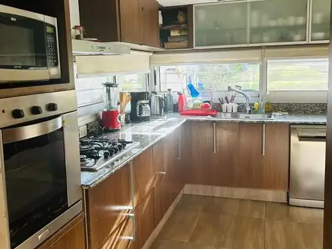 Casa 6 ambientes con 3 baños