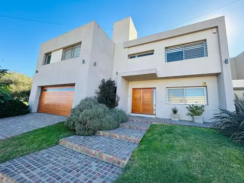 VENTA DE CASA EN JESÚS MARÍA - ALTOS DE LA REPRESA - 3 DORMITORIOS 3 BAÑOS