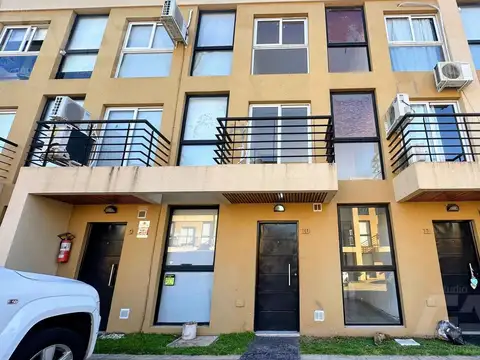 Depto Tipo Casa en Alquiler de 3 dormitorios