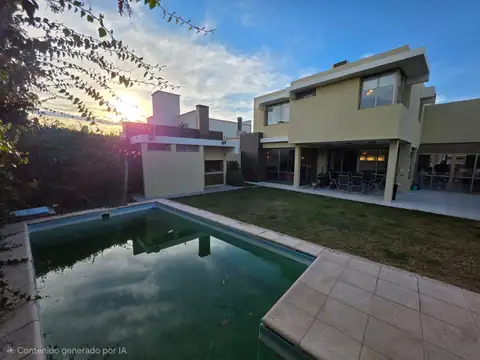 Venta de casa B° Privado Maipú- 7 ambientes