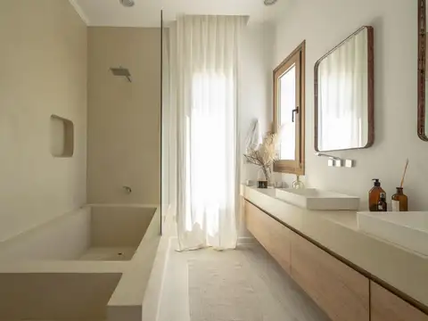 Casa 5 ambientes con 3 baños