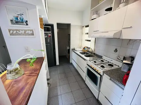 Se vende este Dpto APTO CREDITO, Charlone al 1000, con cochera