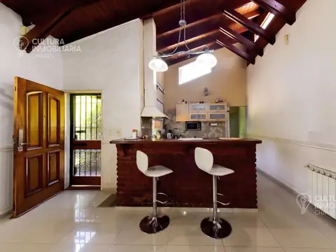 Casa en Venta con 2 cocheras