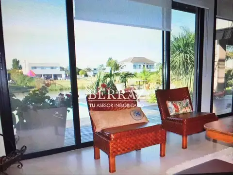 Casa venta 5 ambientes a la alguna en San Marco Villanueva lote de 1000 m2